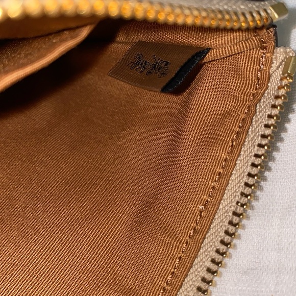 Coach signature corner zip wristlet - Picture 10 of 14